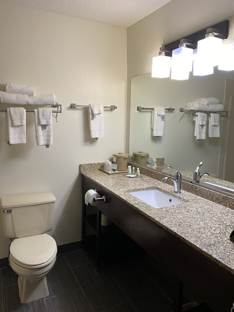 Quality Inn Morton at I-74 19/32