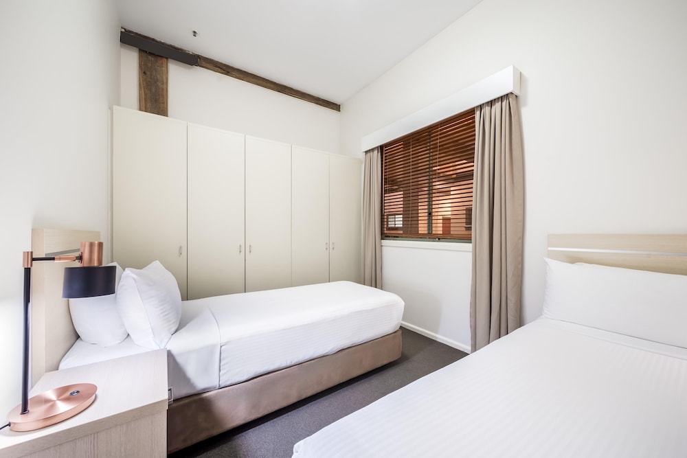 1 Bedroom, Queen Bed, City Skyline View، Oaks Sydney Goldsbrough Suites 4/10
