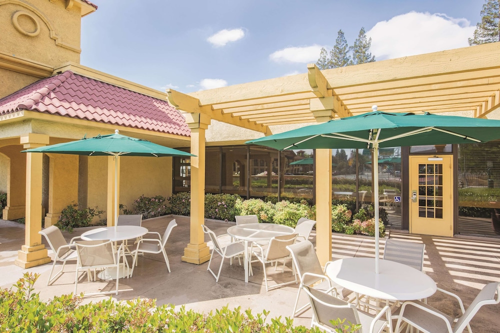 Howard Johnson by Wyndham Sacramento Downtown 3/58