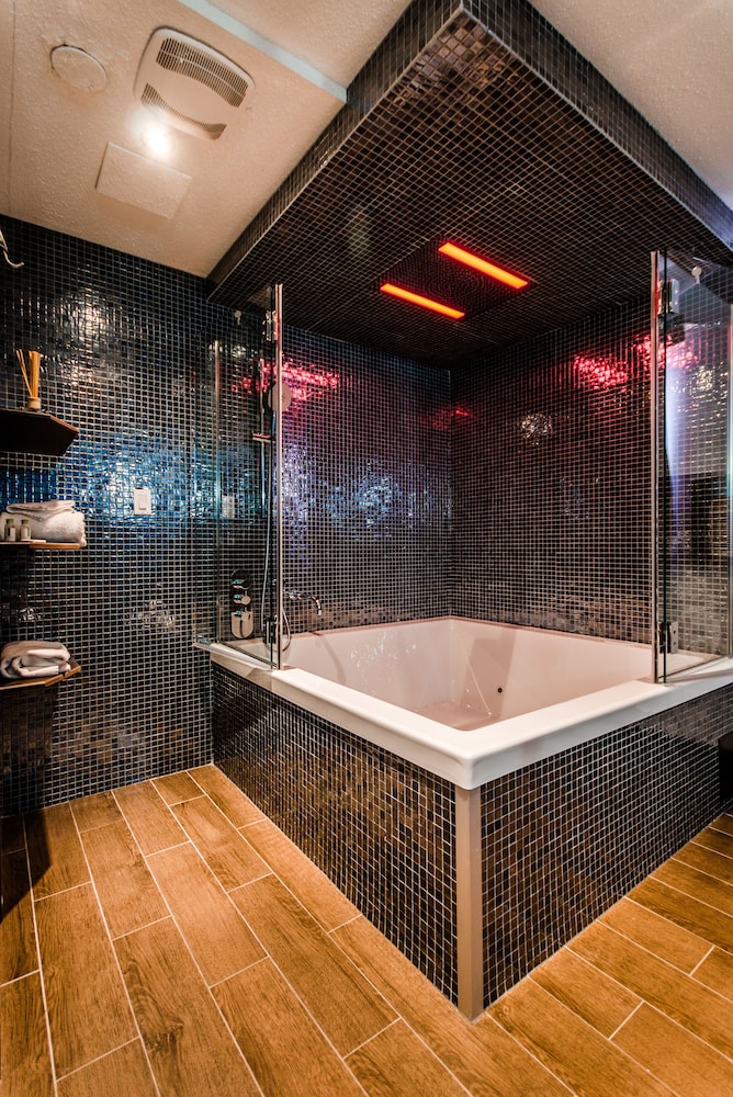 Olux Hotel Motel Suites 46/71