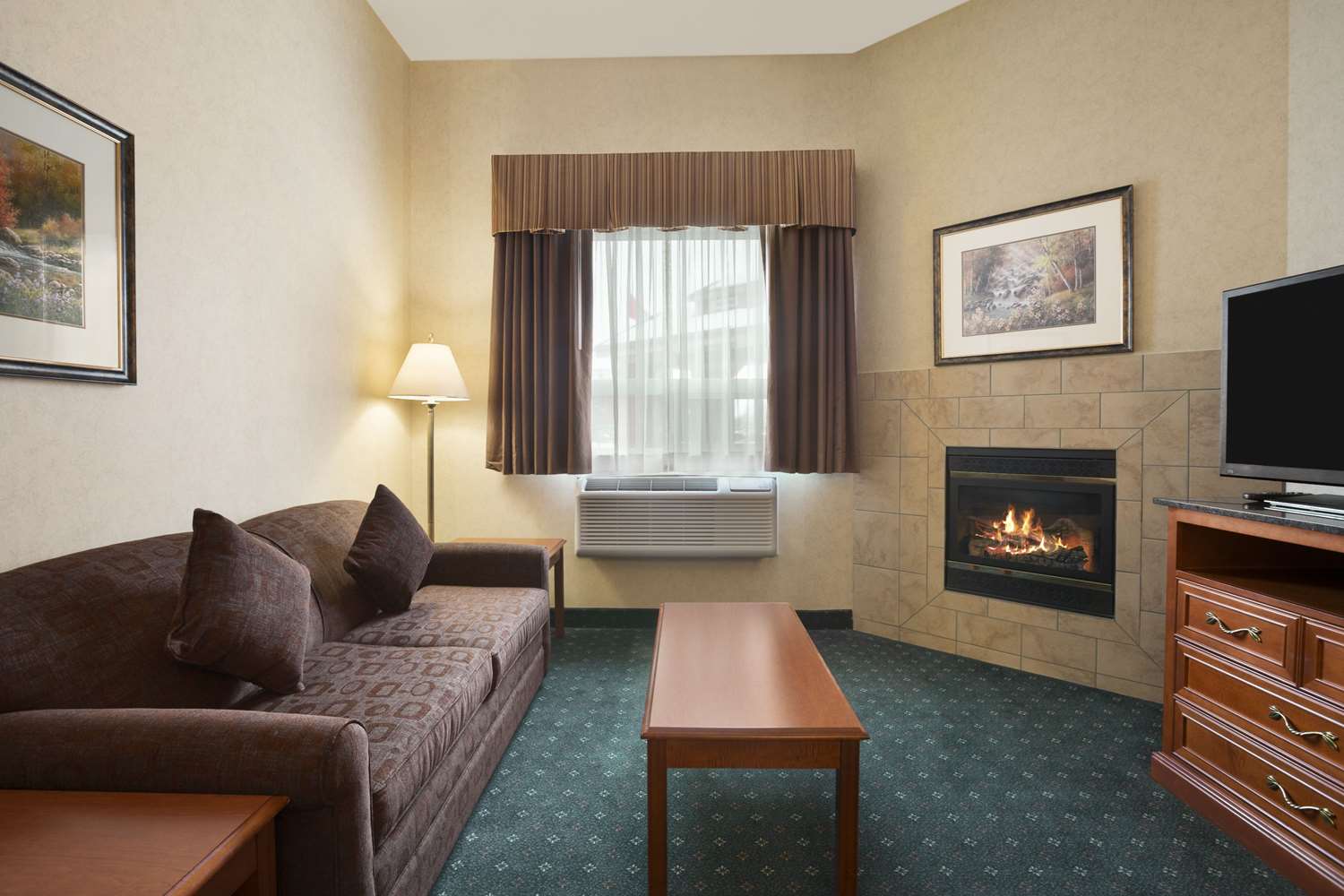Travelodge by Wyndham Strathmore 8/22