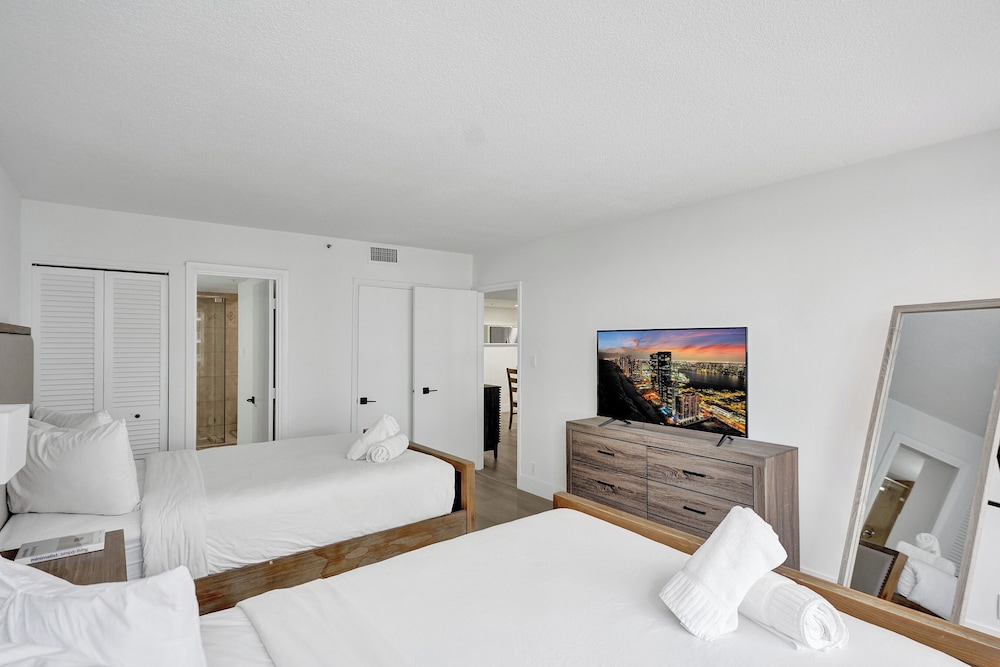 Condo, Miami, Beach, Bunk Bed, 2 Queen Beds