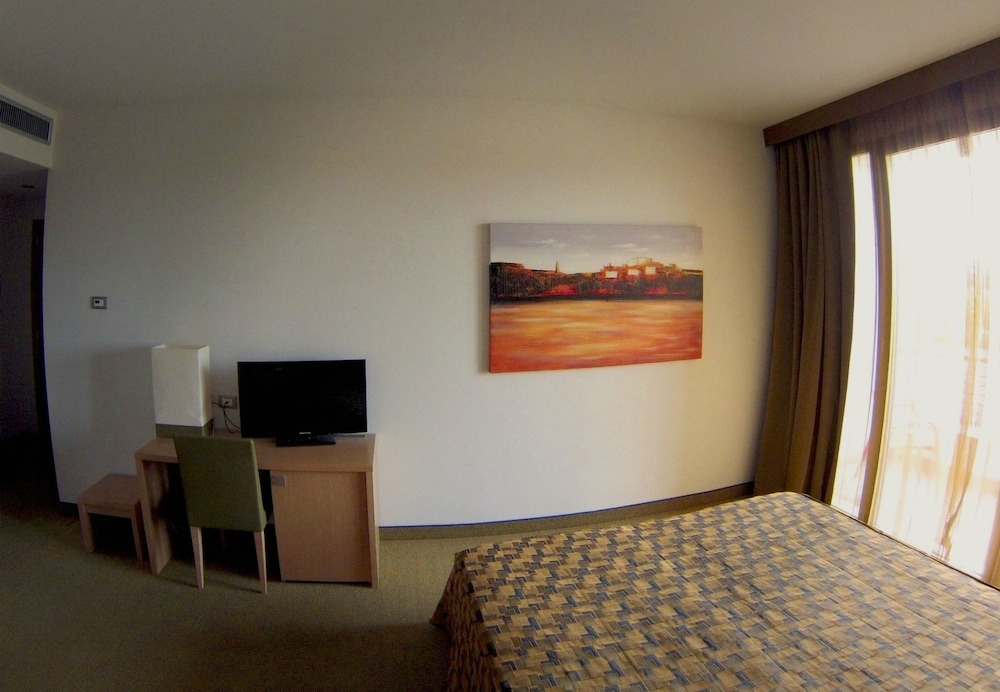 Castel Martini Wellness And Business Hotel 22/31