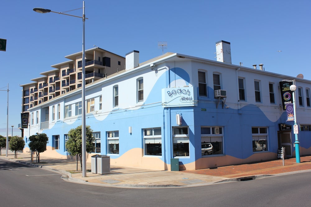 Beach Hotel 49/58
