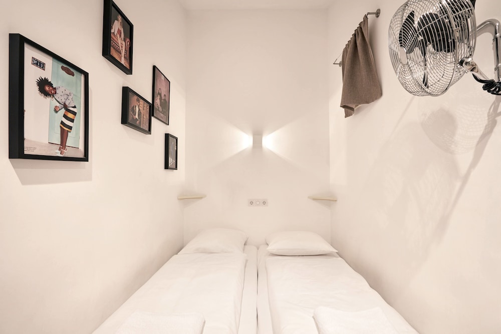 Hotel Not Hotel 28/77