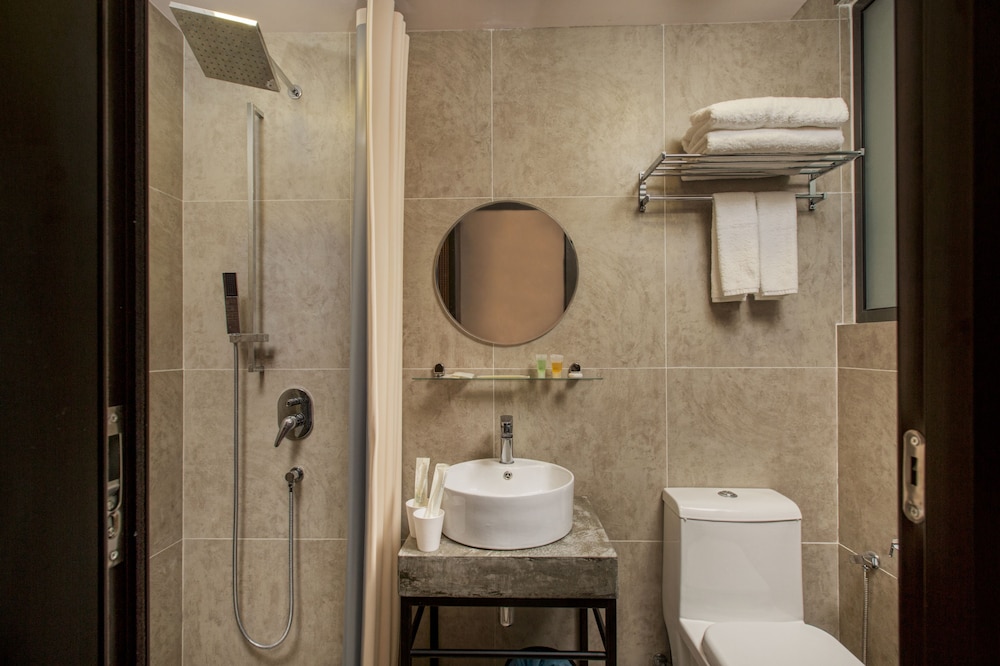 Hotel Twenty 8B 8/40