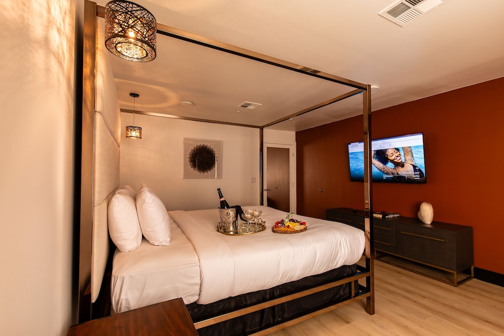 LUXURY, PENTHOUSE