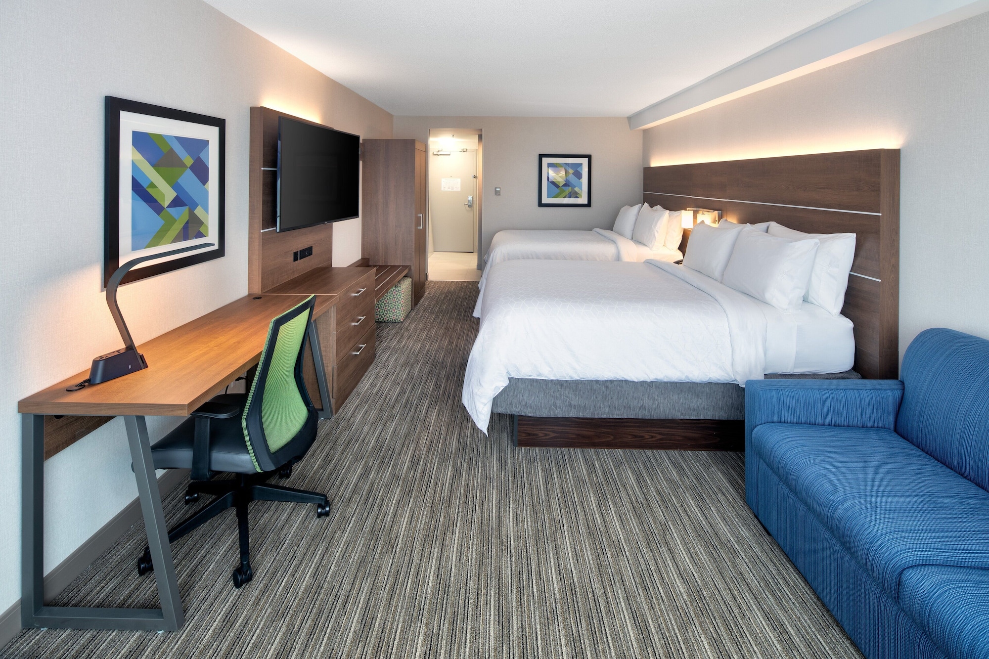 غرفة قياسية بسريرين كوين