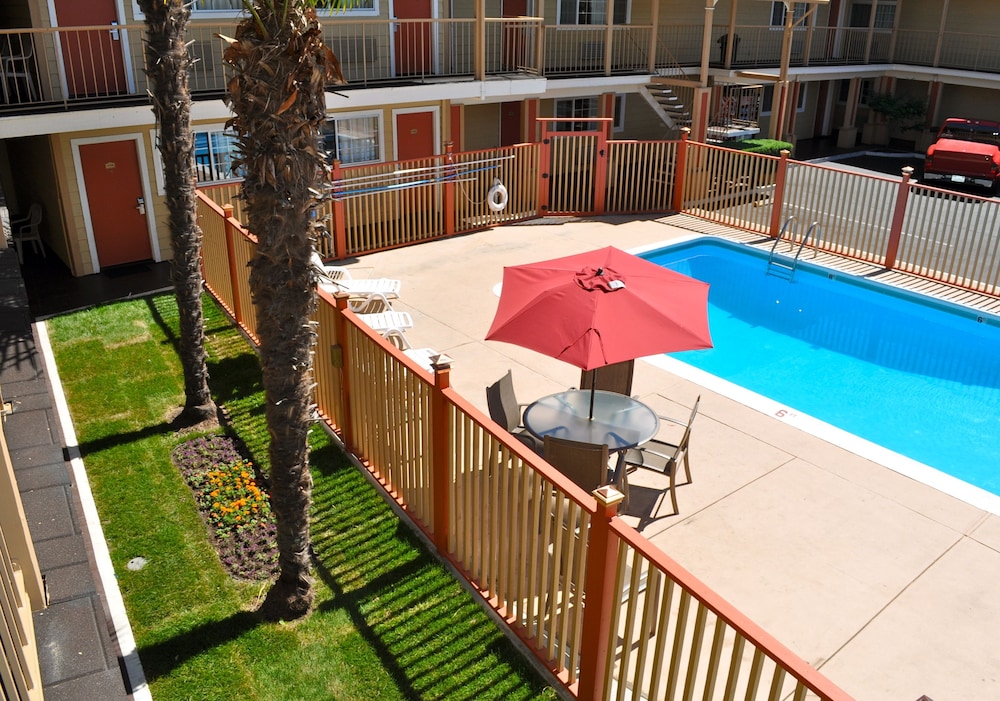 SureStay Hotel by Best Western Santa Cruz 8/54