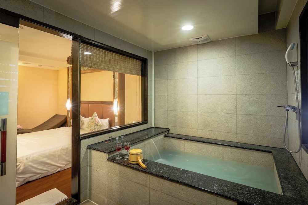 Chyuan Du Spring Resort 32/50