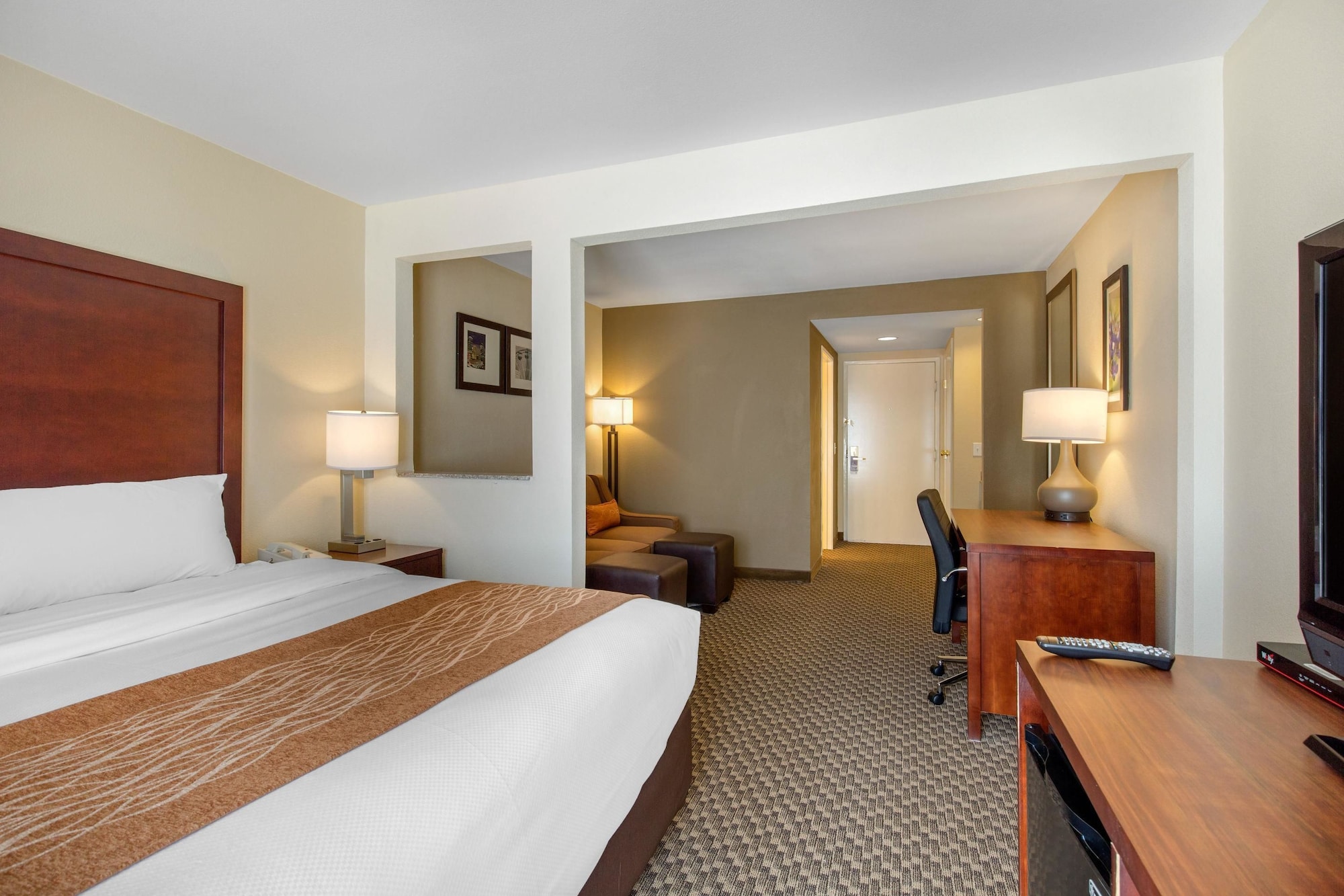 SUITE, KING BED