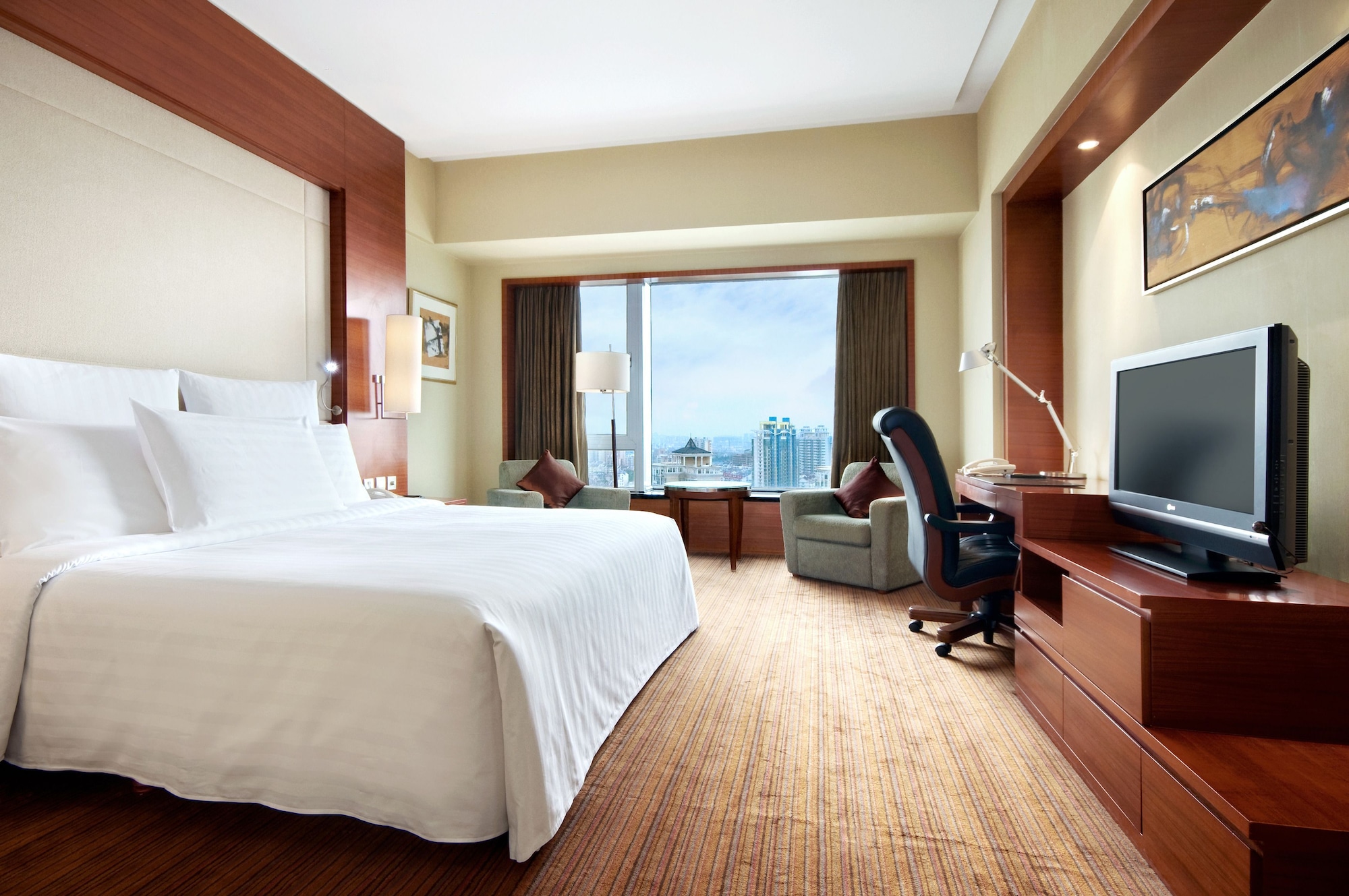 PLUS, DELUXE, KING BED