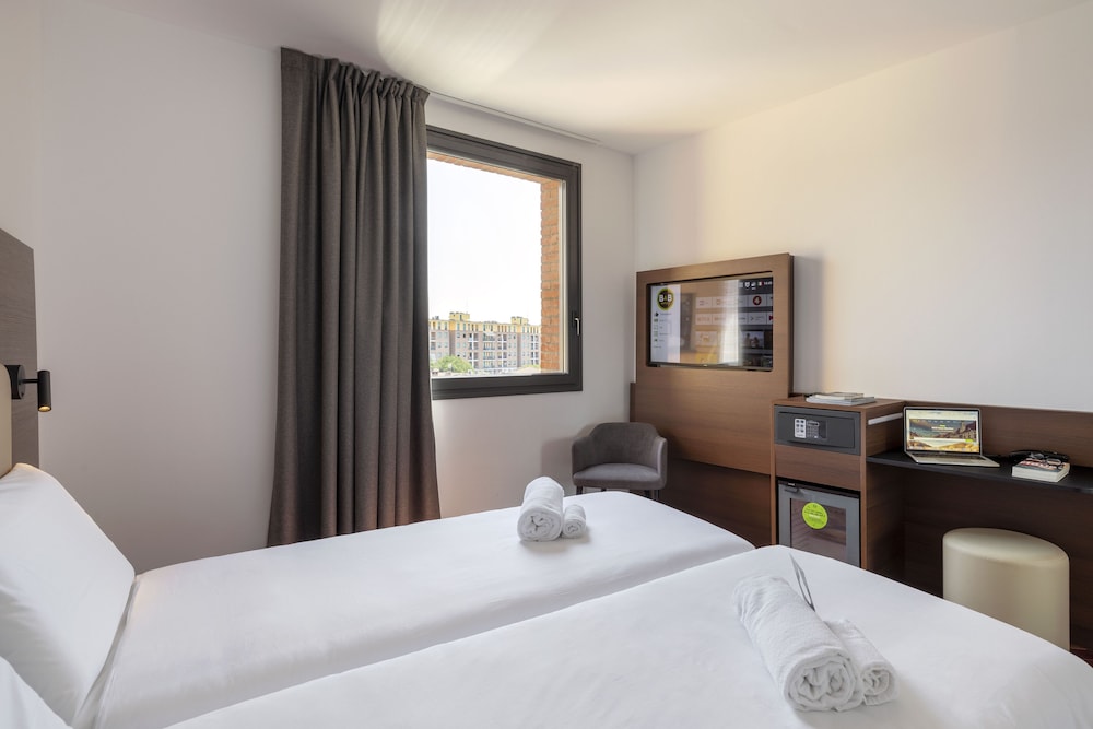 Standard, Twin Beds