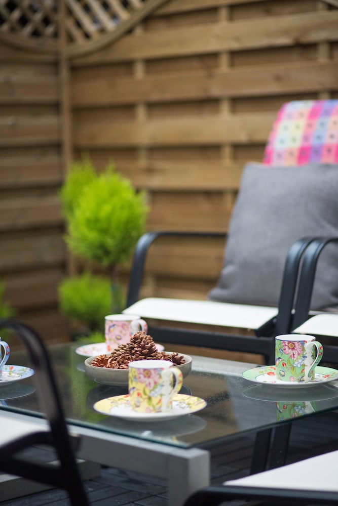 The Bedford Townhouse Cafe 50/61