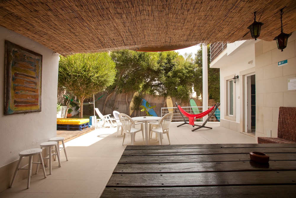 Ericeira Chill Hill Hostel & Private Rooms 7/50