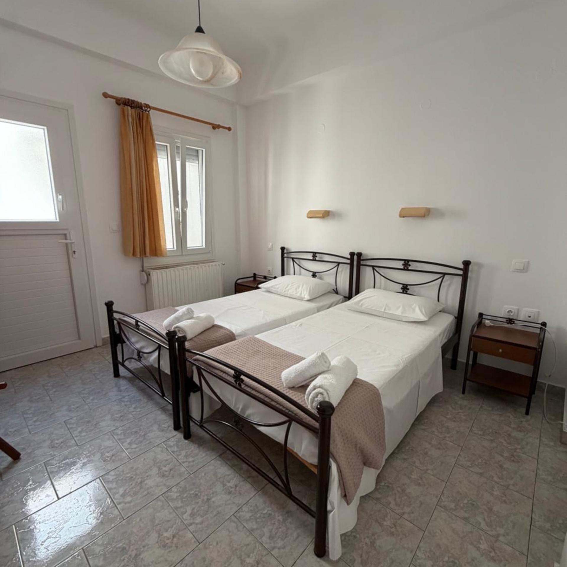 Superior, Twin Beds, Shared Kitchen