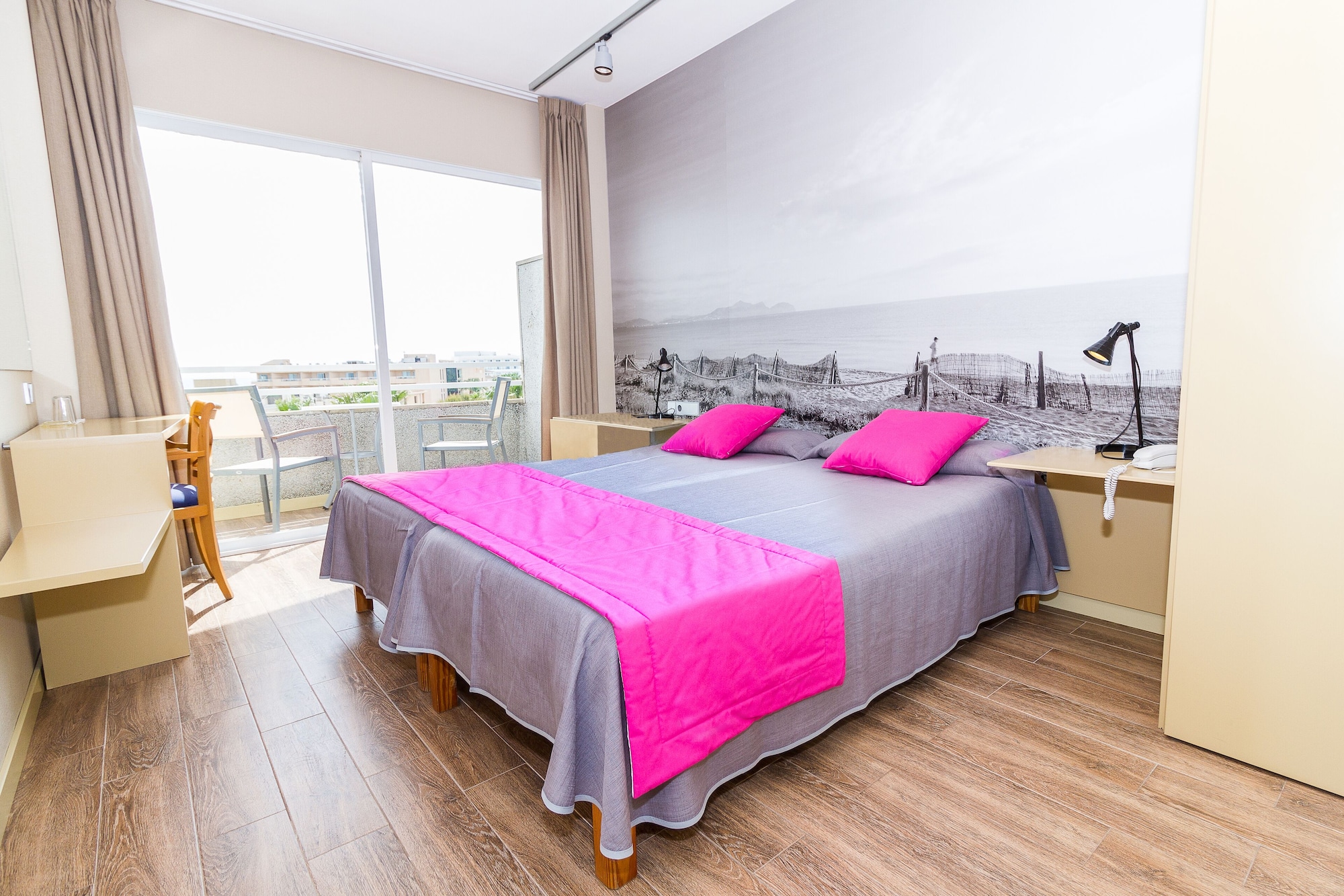 ROOM, DOUBLE BED, PARTIAL SEA VIEW, SEA VIEW