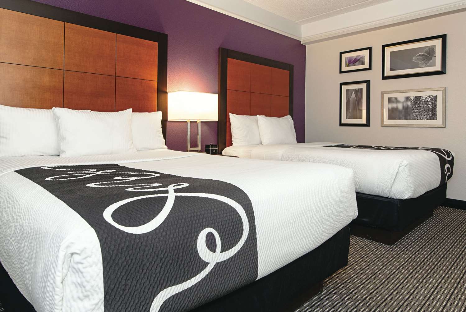 La Quinta Inn & Suites by Wyndham Ontario Airport 24/58