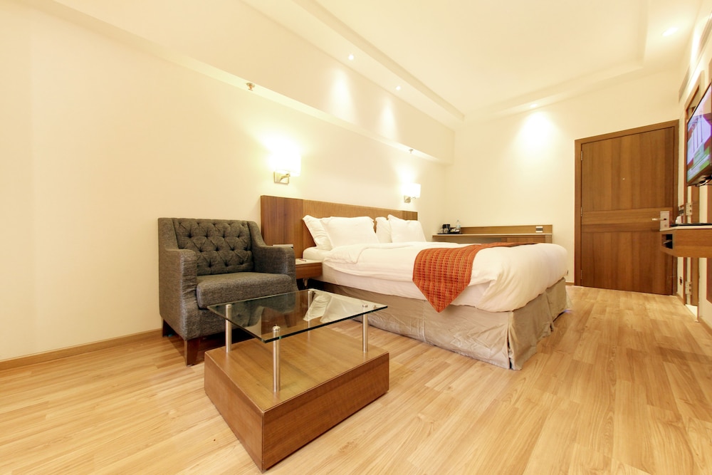HOTEL EMERALD PARK-SHARANPUR 15/36