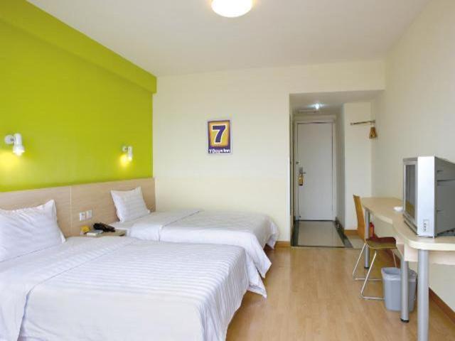 7 Days Inn (Shanghai South Hongmei Road) 12/30