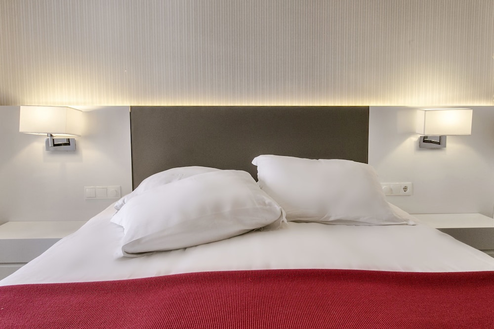 12 Months Luxury Resort 29/88
