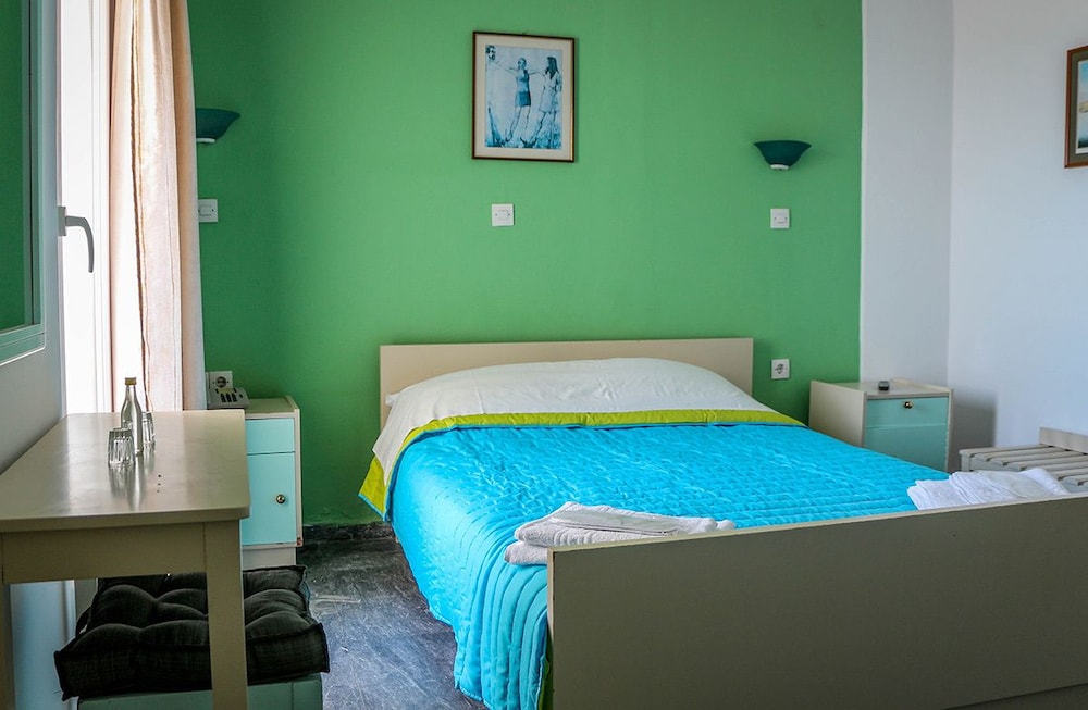 ROOM, DOUBLE BED