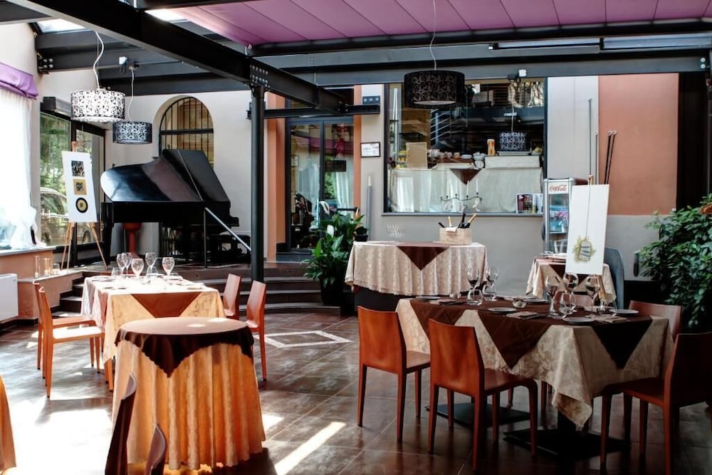 HOTEL DEI PITTORI 54/64