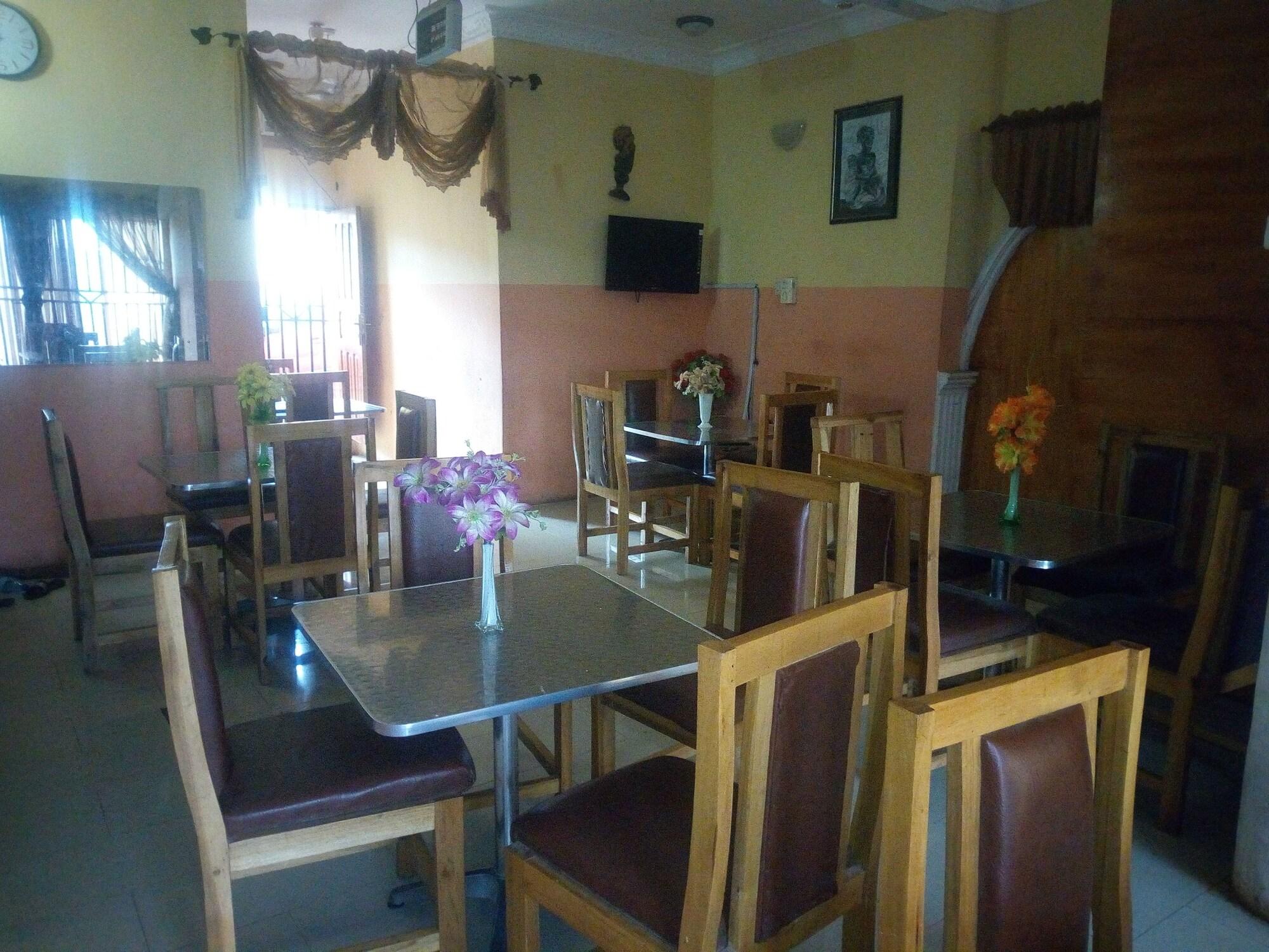 Blue Banana Resorts 15/18