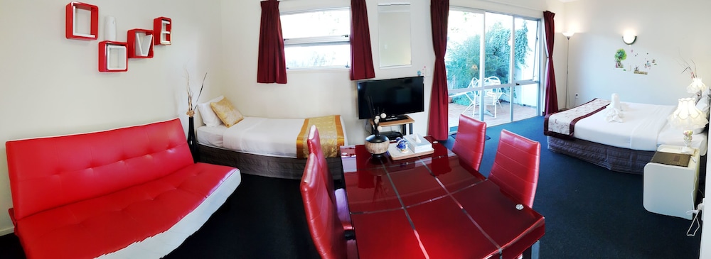 Ann’s Volcanic Motel 42/50
