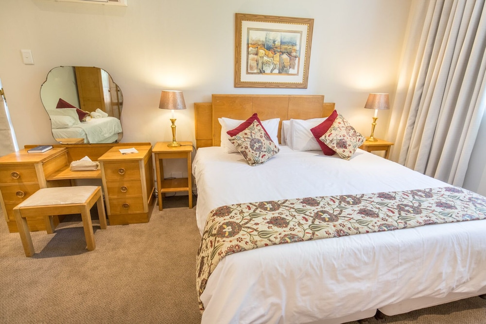 Montagu Country Hotel 19/89