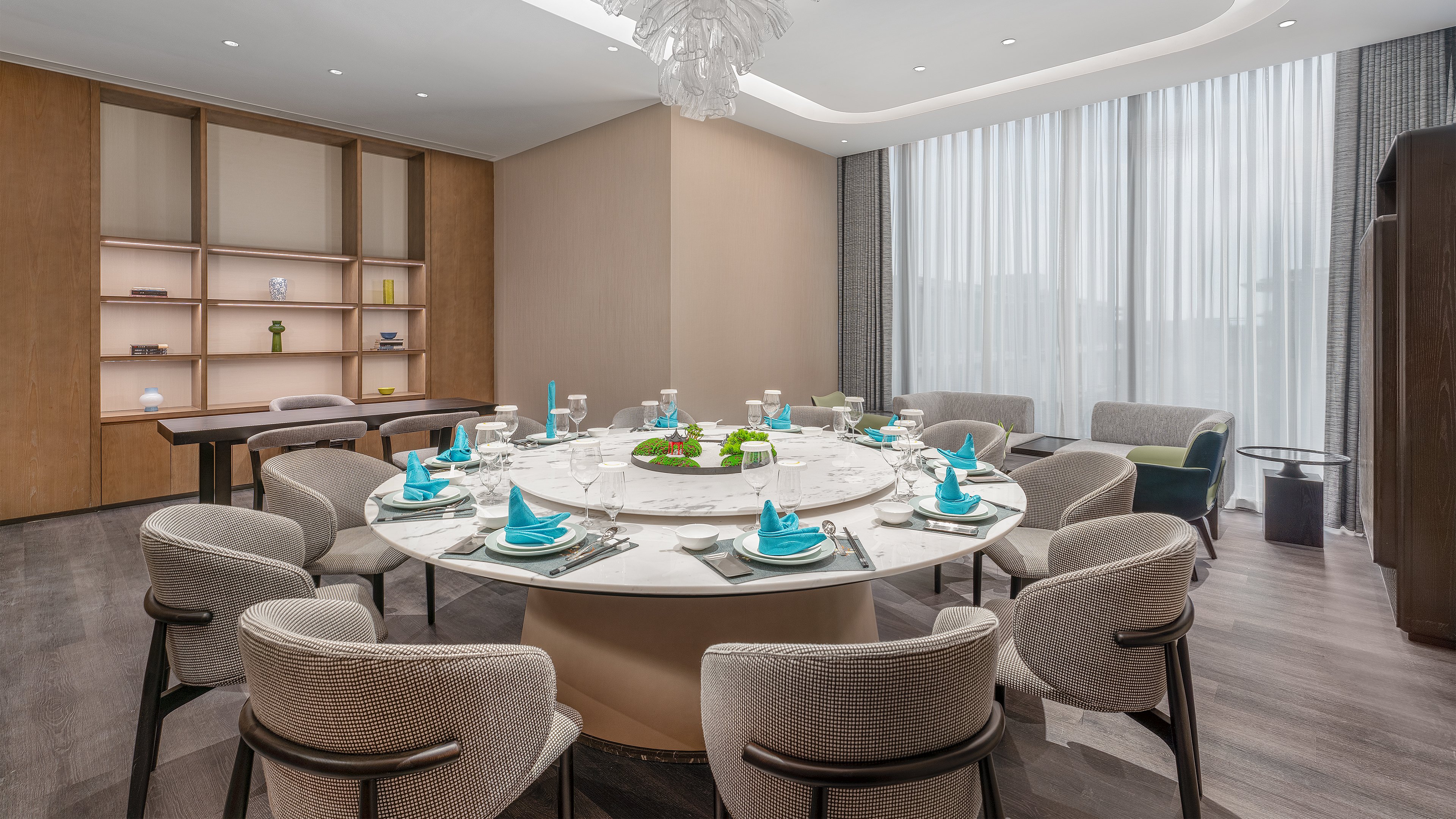 Holiday Inn Wuhan Houguan Lake by IHG 35/50