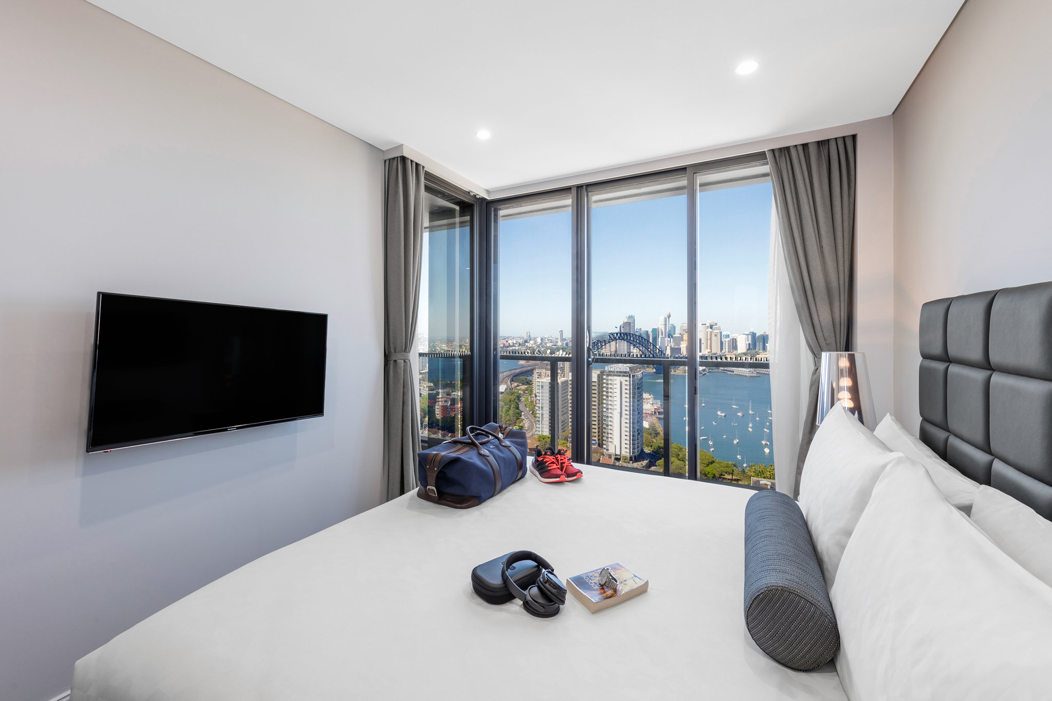 Meriton North Sydney 8/18