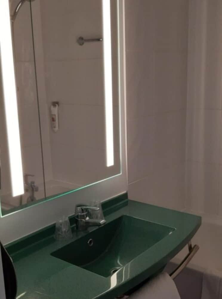Ibis Arles 37/65