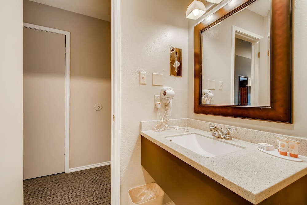 Orangewood Inn Suites Midtown 19/58