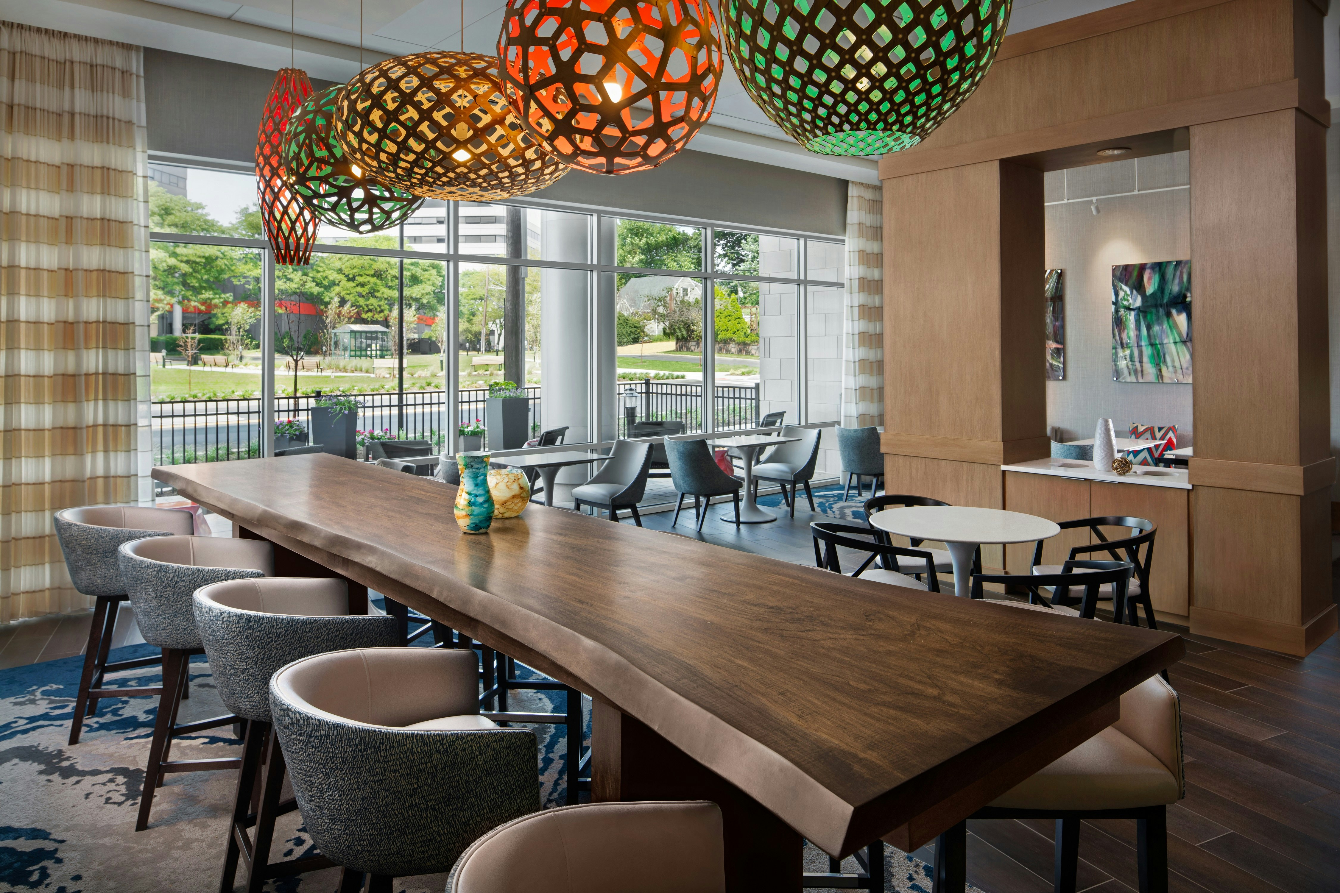 Hampton Inn and Suites Teaneck Glenpointe, NJ 24/41