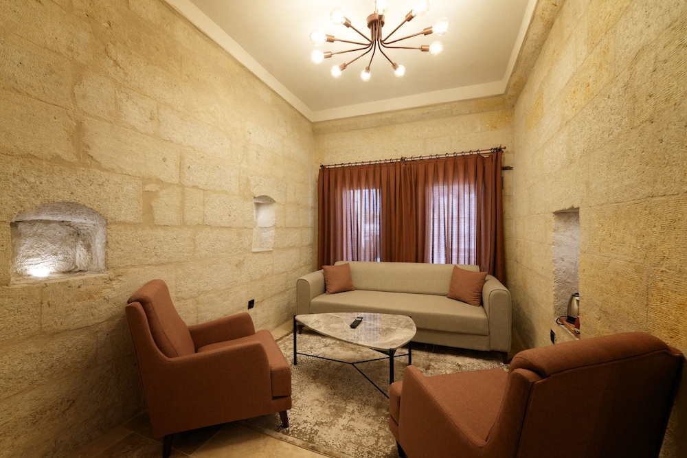 Henna Konak Hotel 40/50