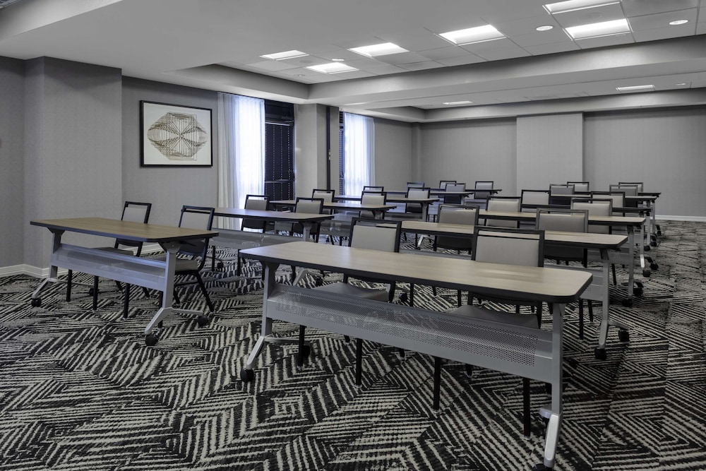 Hyatt Place Dallas/Arlington 51/59