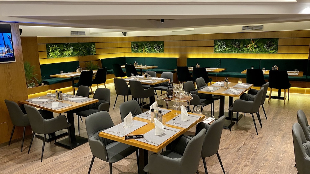 Black Diamond Hotel 15/21