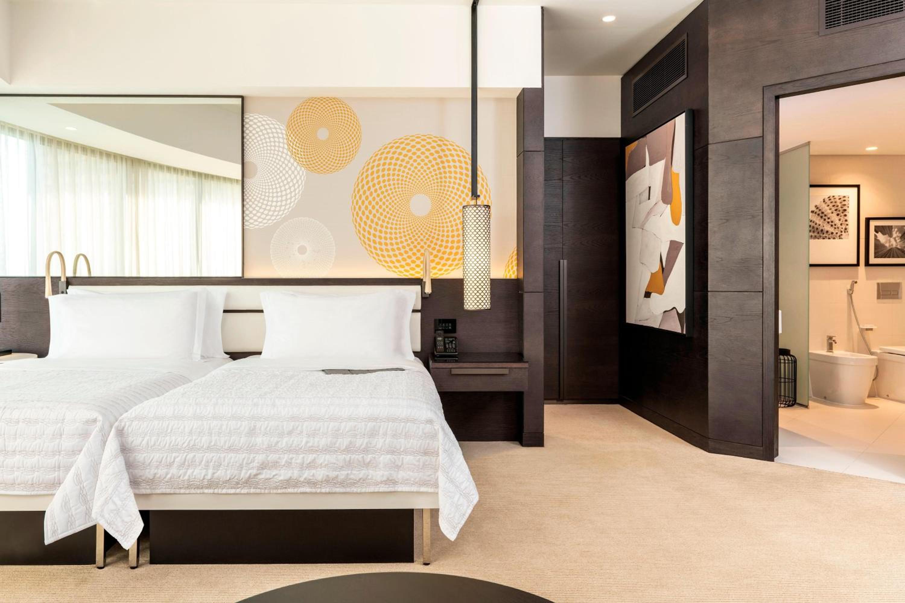 Super, Deluxe, Suite, Twin Beds