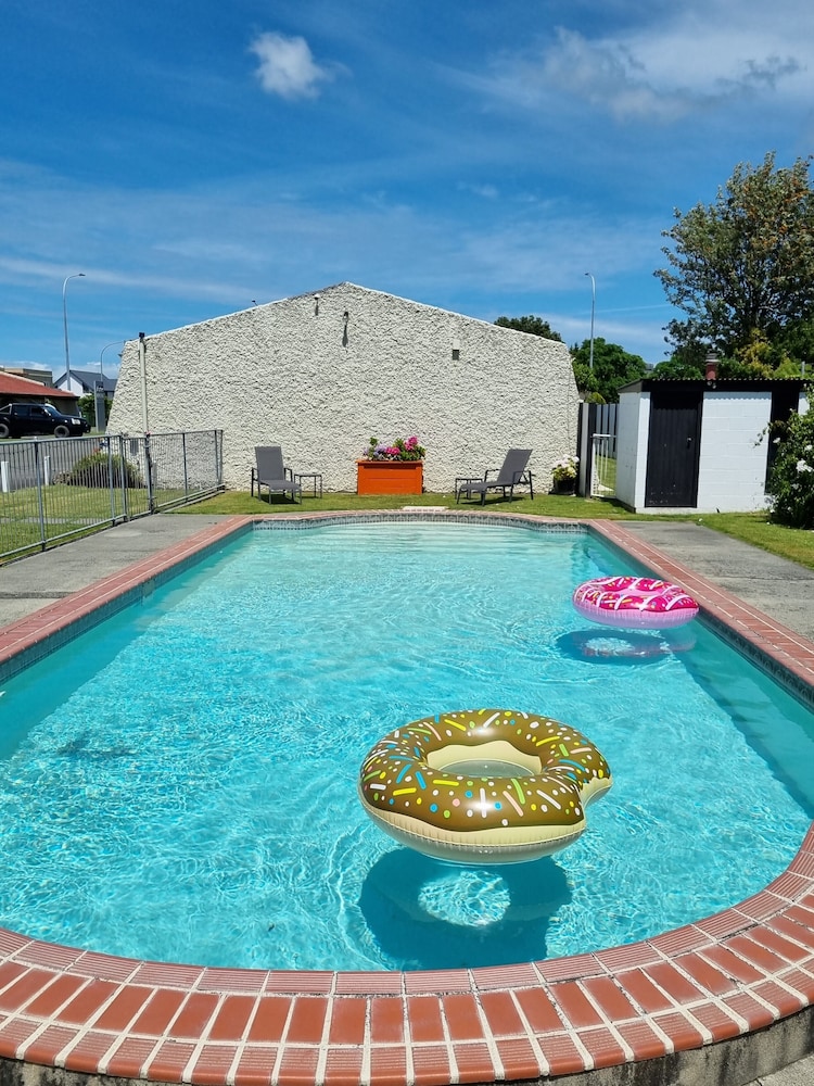 Aztec Motel 7/61