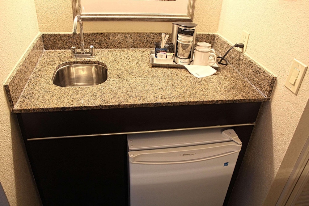Radisson Suite Hotel Oceanfront 64/64