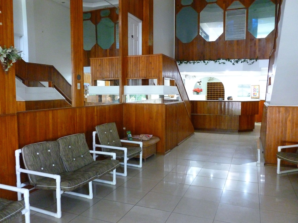 Royal Palm Suite Hotel 36/40