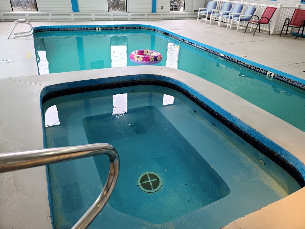 Hampton Village Resort 33/54