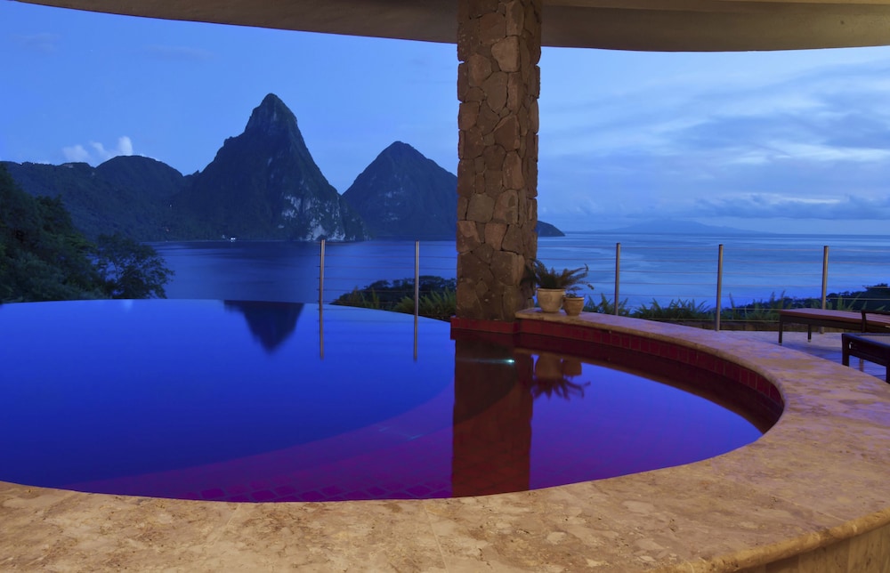 Jade Mountain - Adults Only 4/71