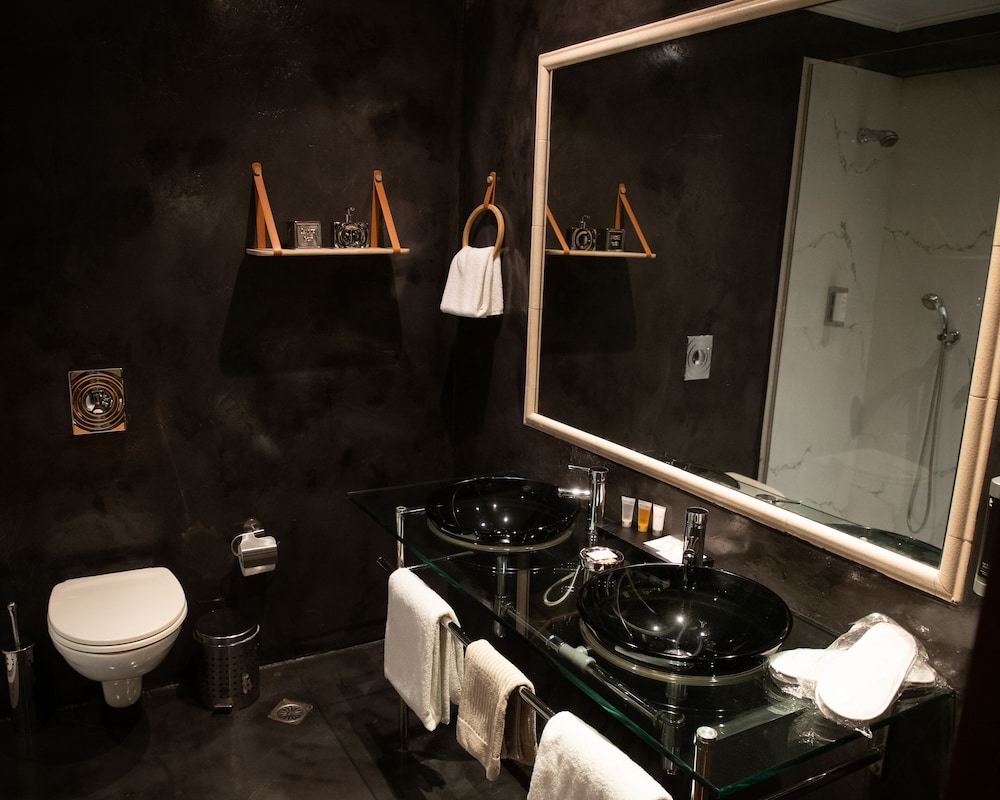Andromeda Suites and Apartments 44/48