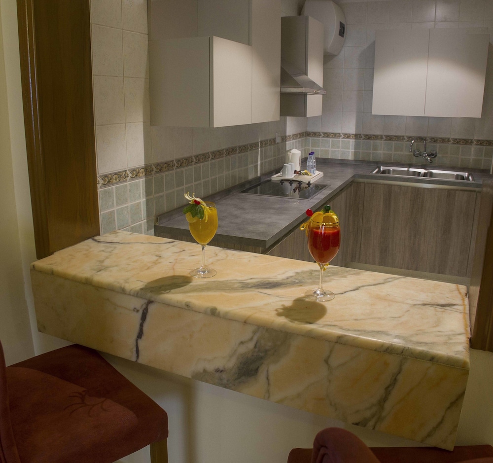 فندق البرج (Al-Borg Al-Watheer Serviced apartments) 38/43