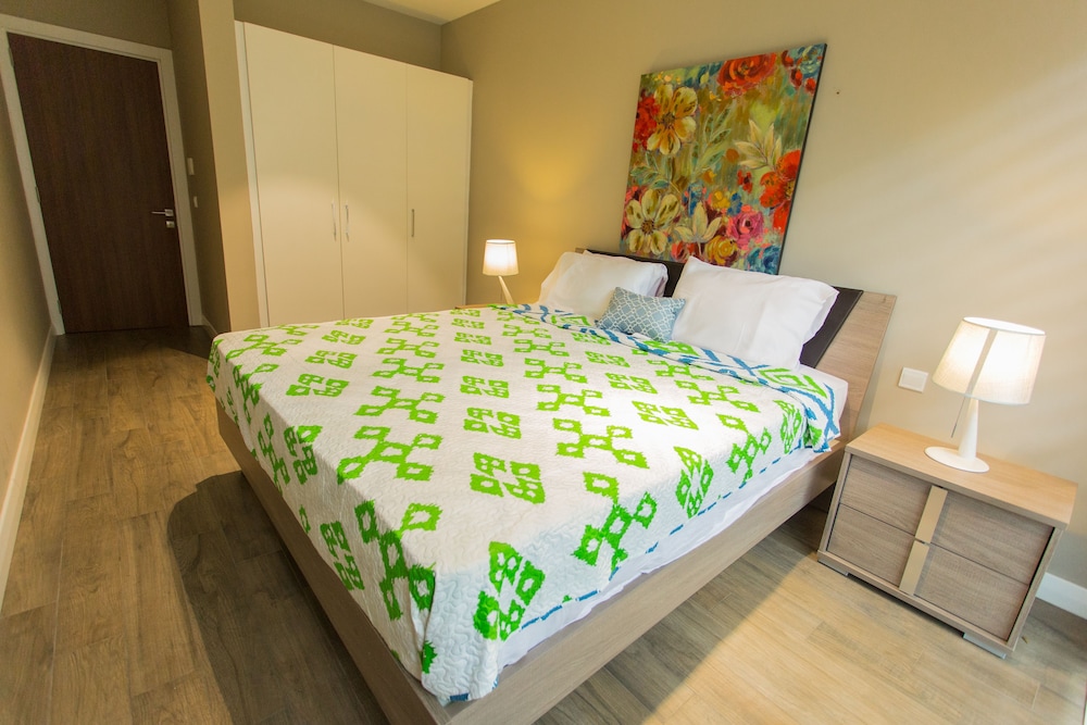 Accra Luxury Apartments Cantonments (Ex A-Lux Apartments) 18/80