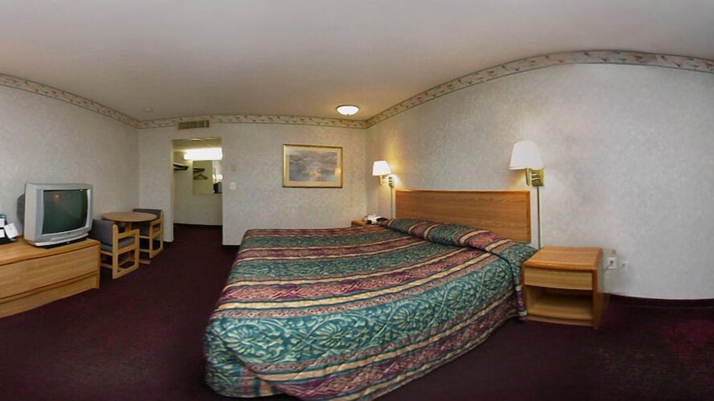 Econo Lodge West Haven 17/38