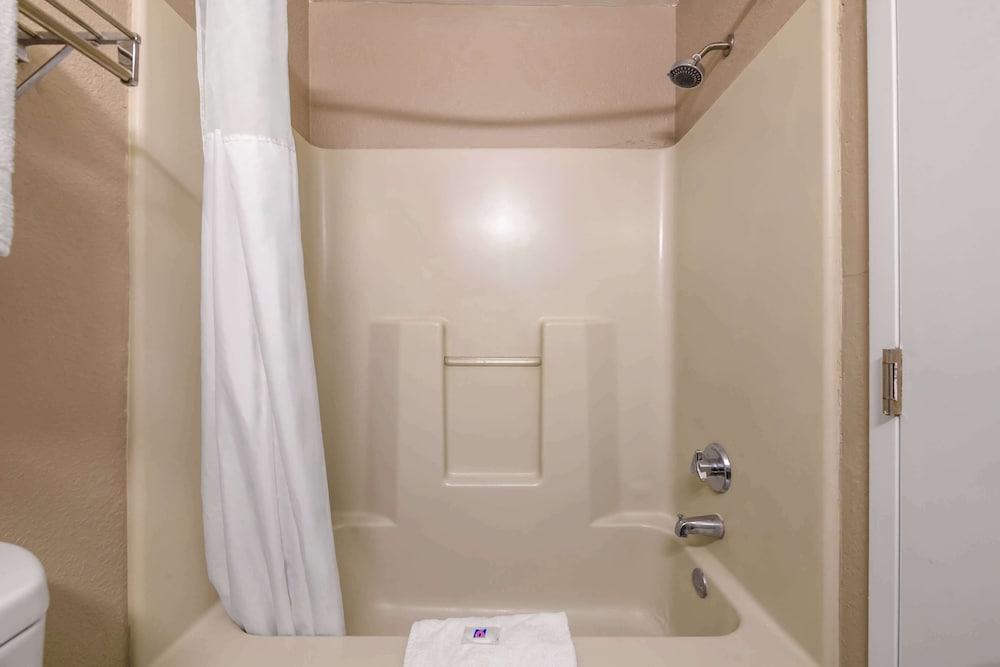 Motel6 Columbus, GA - Columbus Airport 25/27