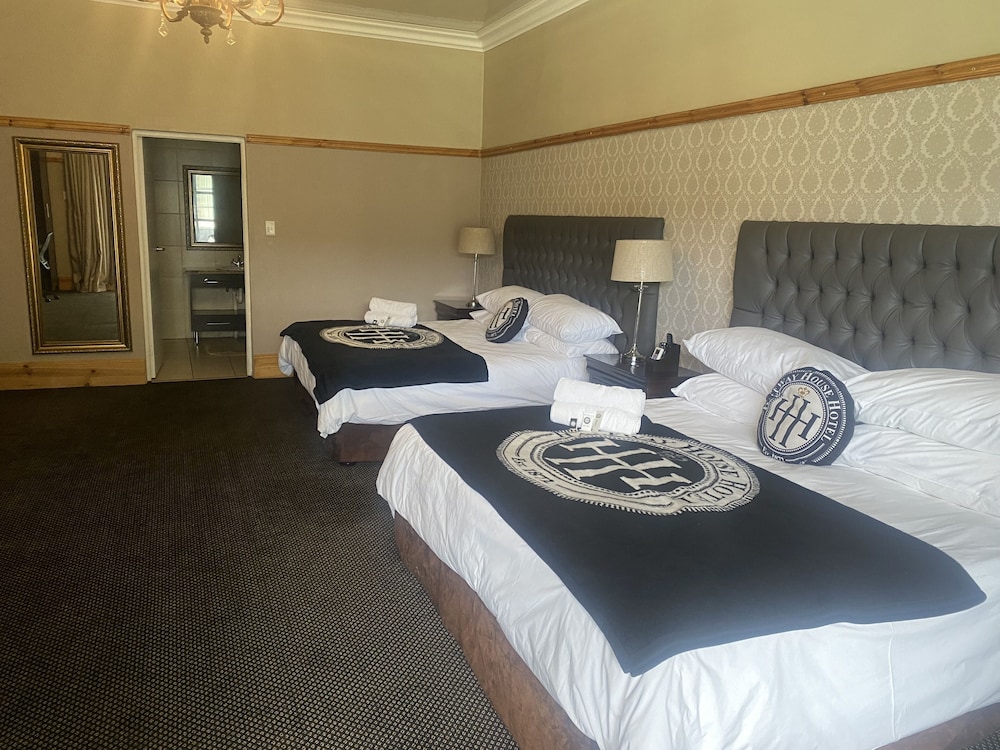 Halfway House Hotel 6/50